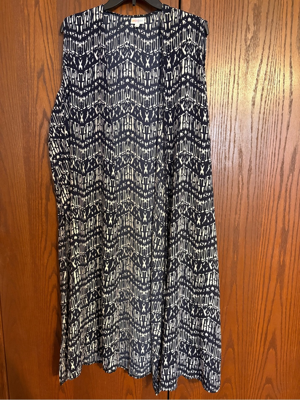 LuLaRoe Navy and White Abstract Print Top